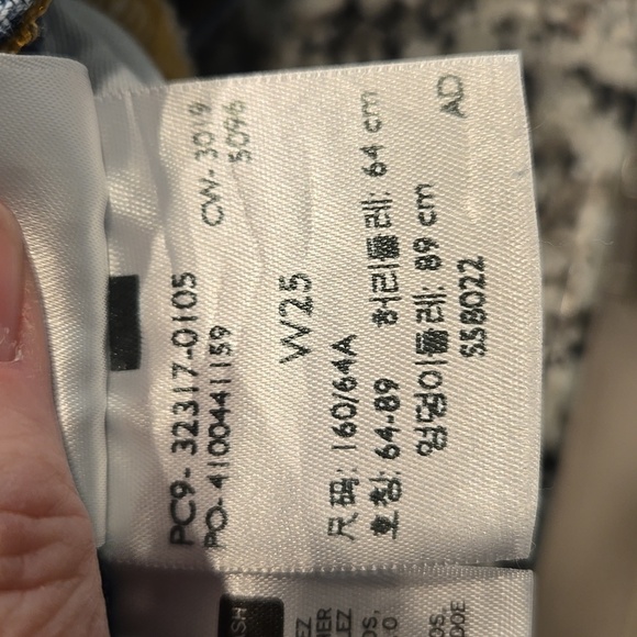 LEVI'S PREMIUM 501 BUTTON FLY BIG E RAW HEM JEAN SHORTS. SIZE 25. - Picture 5 of 9